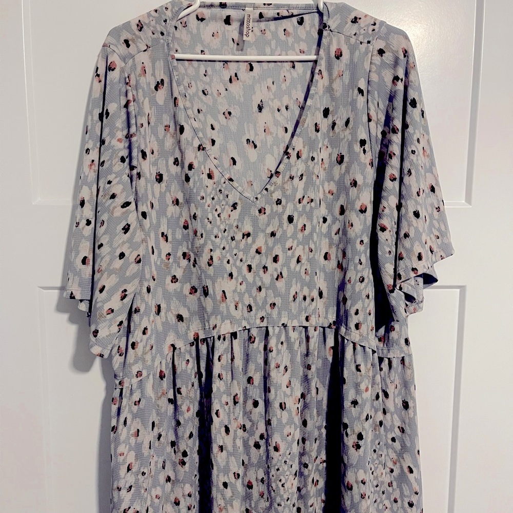 Women’s 1x v-neck blouse